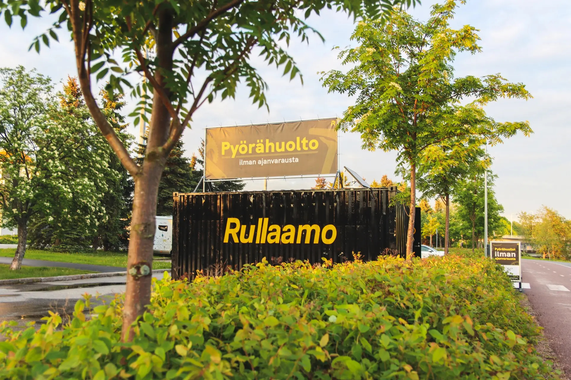 Rullaamon pyörähuoltokontti pyörätien varrella